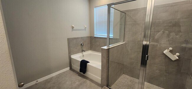 Building Photo - 16966 Oval Rum Dr