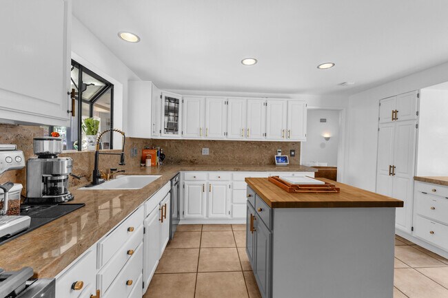 Building Photo - 45680 Vista Dorado Dr