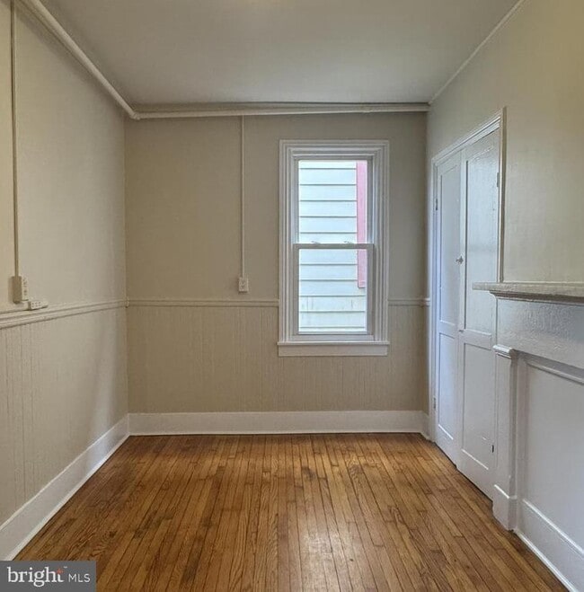 Building Photo - 211 S Maple Ave