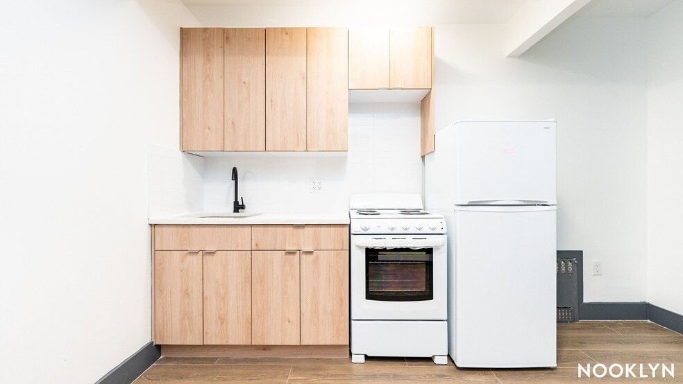 Building Photo - 2008 Fulton St