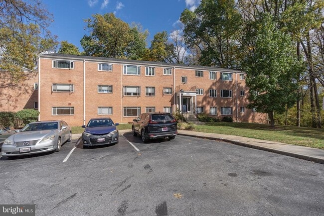 Building Photo - 10423 Montrose Ave