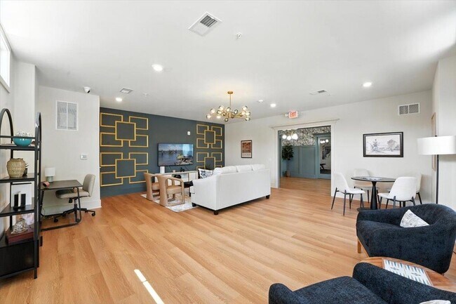 Building Photo - 440 NORTH Ave E