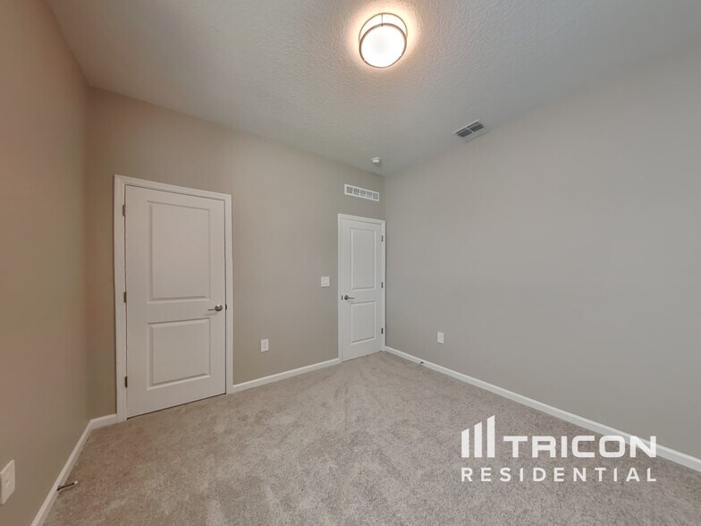 Building Photo - 745 Honeyrock St