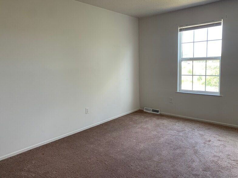 Building Photo - 207 Chenault Ct