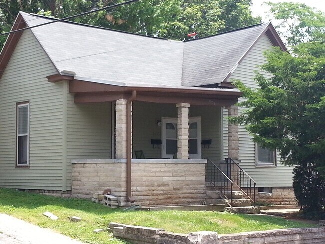 Primary Photo - 1 bedroom, 1 bath duplex: Available August...