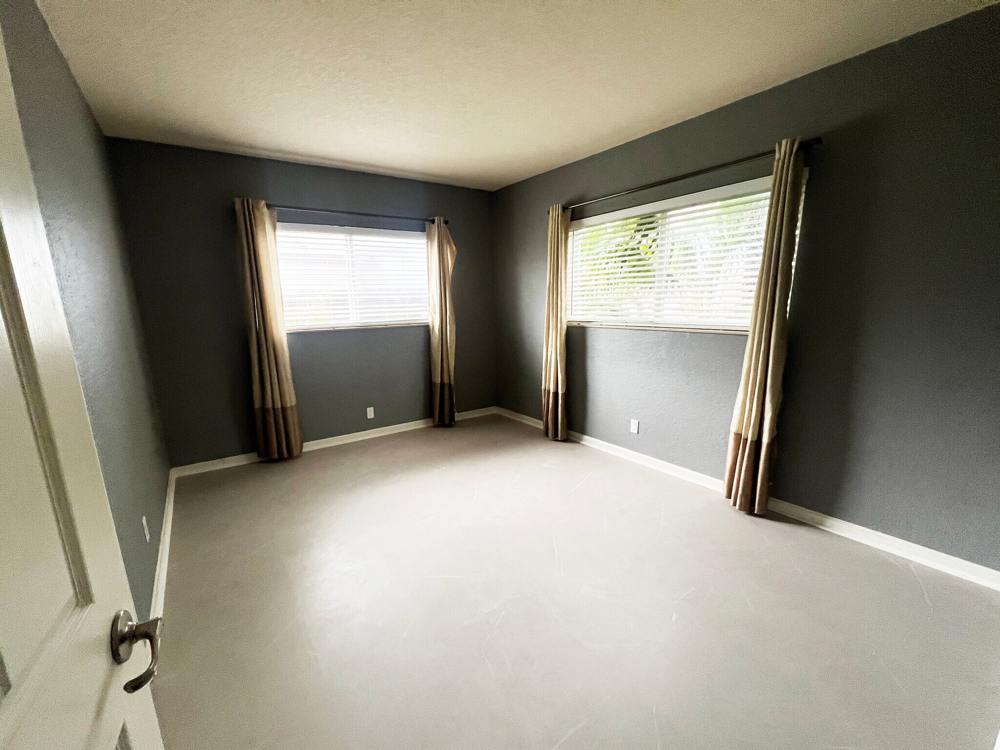 Building Photo - 1353 Holly Heights Dr