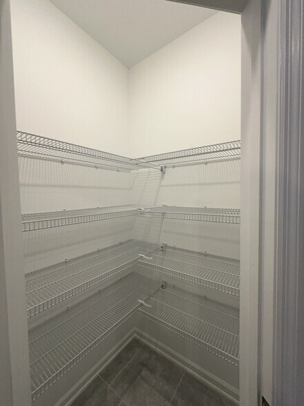 Building Photo - 3132 Country Side Dr