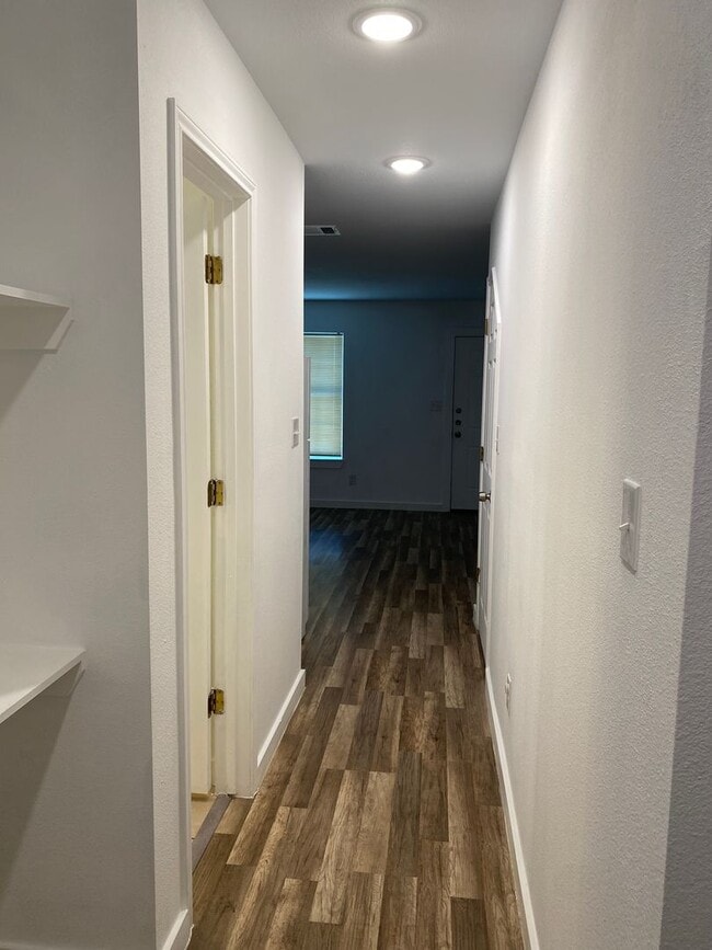 Building Photo - 1654-SH