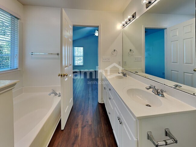 Building Photo - 7495 Sedgebrook Dr E