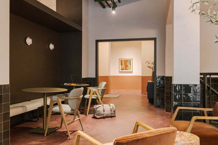 Building Photo - 555 W Jackson Blvd