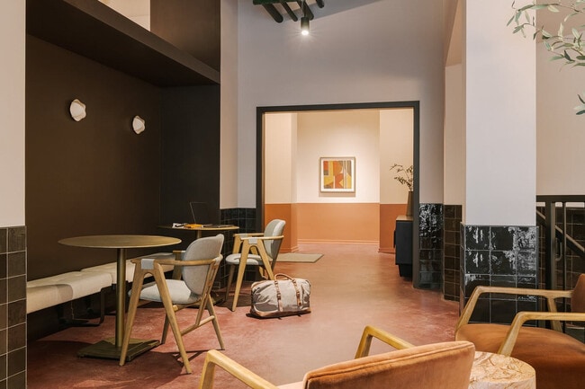 Building Photo - 555 W Jackson Blvd