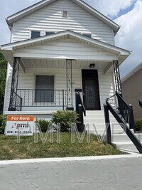 Building Photo - 658 Stewart Ave