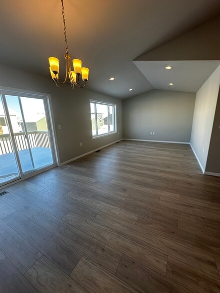 Building Photo - 6710 Meadow View Dr S