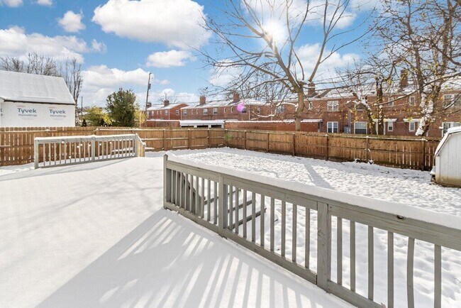 Building Photo - 2063 Inchcliff Rd