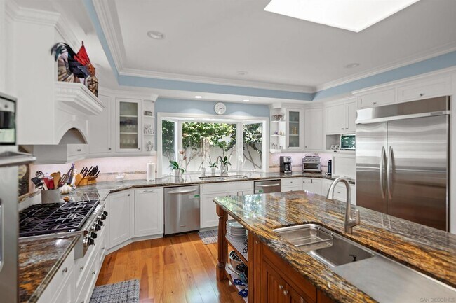 Building Photo - 1040 Alameda Blvd