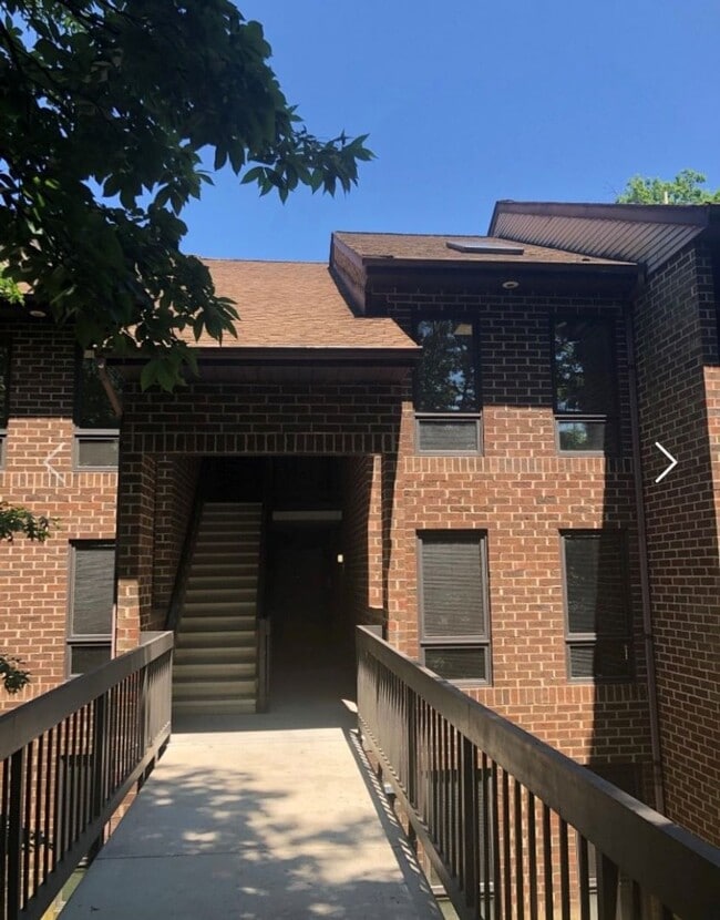Building Photo - Great location, close to everything