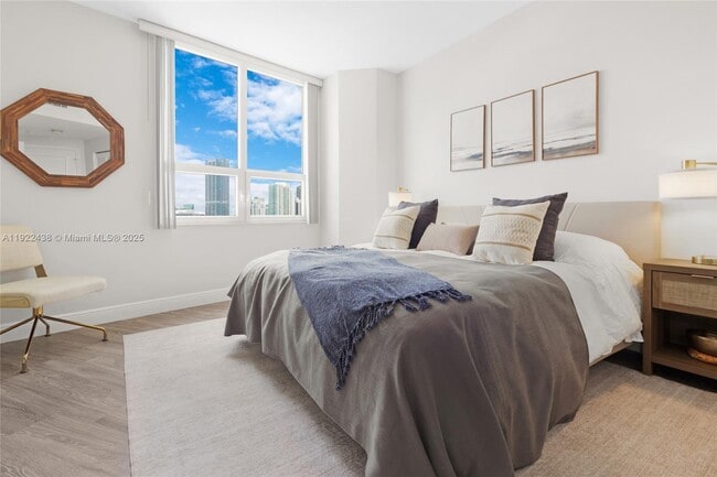 Building Photo - 848 Brickell Key Dr