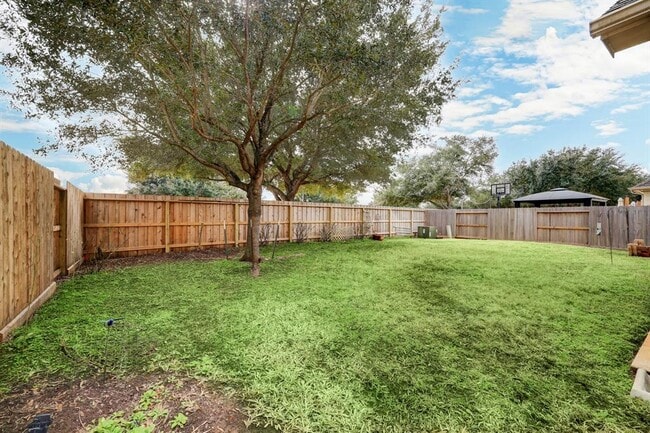 Building Photo - 6631 Larocke Trail
