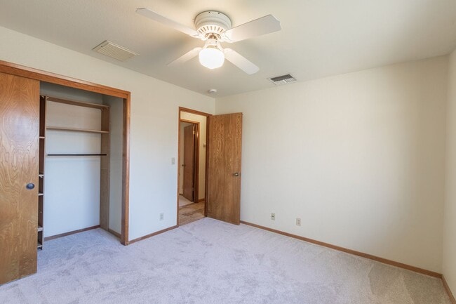 Building Photo - 3 bed, 2 bath home AVAILABLE NOW FOR RENT! $1,800/month.