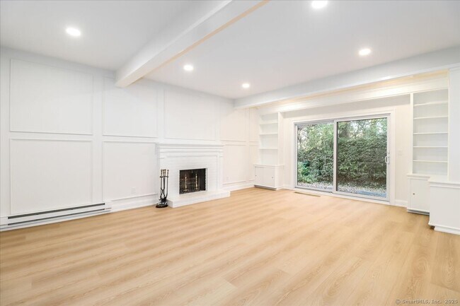 Building Photo - 929 Heritage Vlg