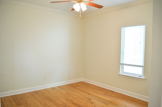 Building Photo - Gorgeous remodeled 3-bedroom, 2.5 bath hom...