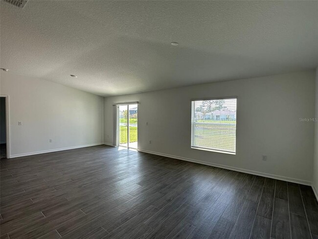 Building Photo - 426 Three Oaks Dr