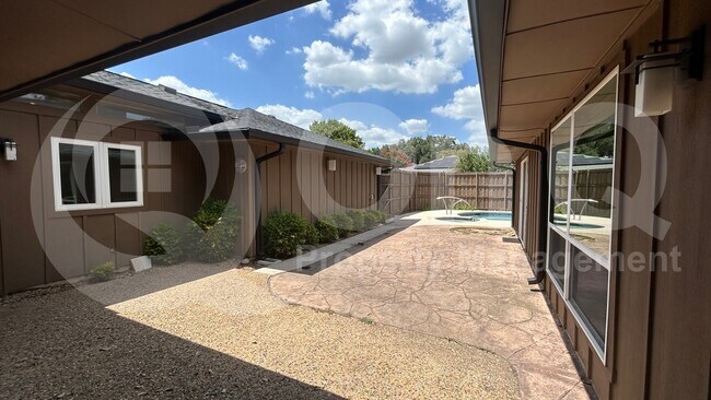Building Photo - 3701 Leathertop Dr