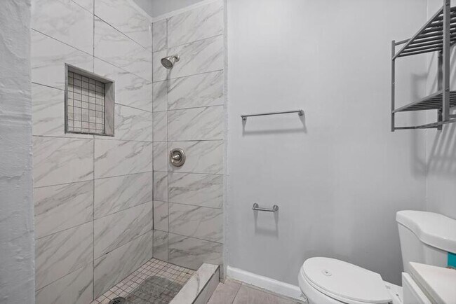 Building Photo - 1648 W 36th St