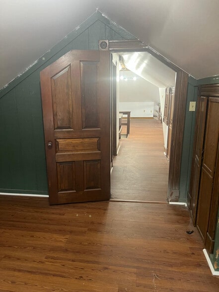 Building Photo - 210 E Main St