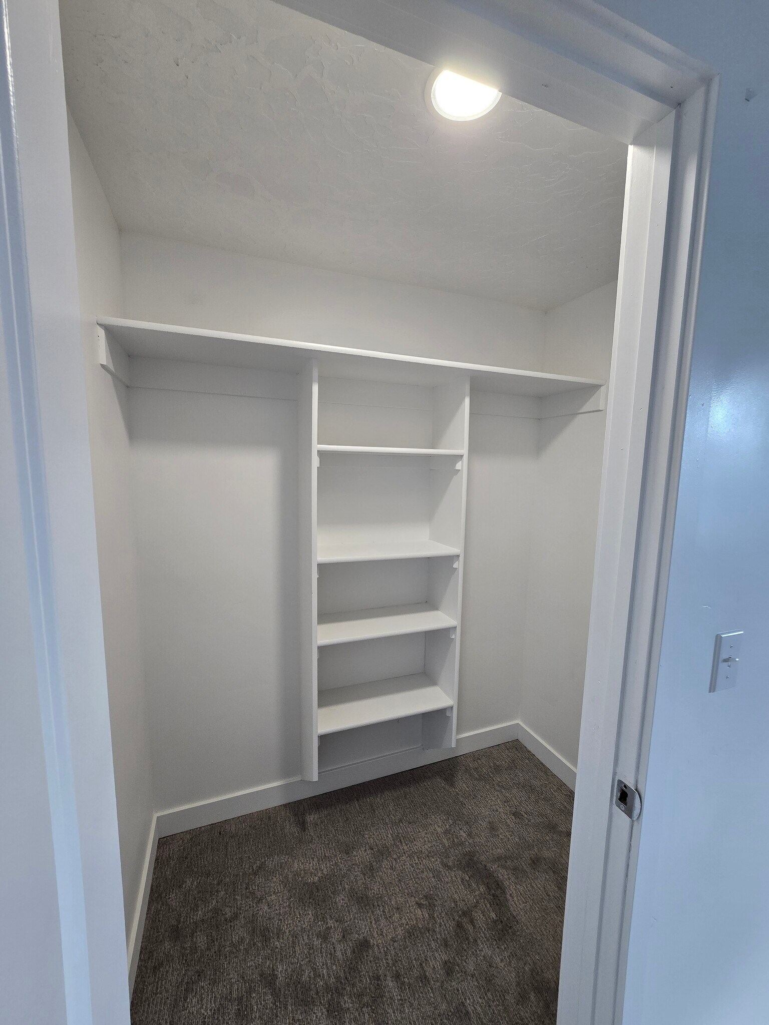 Building Photo - 844 W Fallow Dr