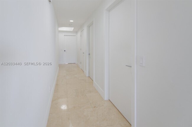 Building Photo - 21050 Point 702