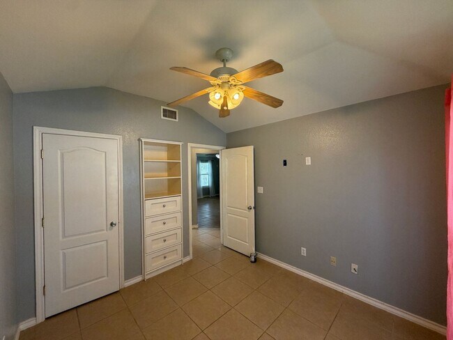 Building Photo - 6629 Kodiak Dr