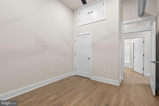 Building Photo - 30 W Broad St