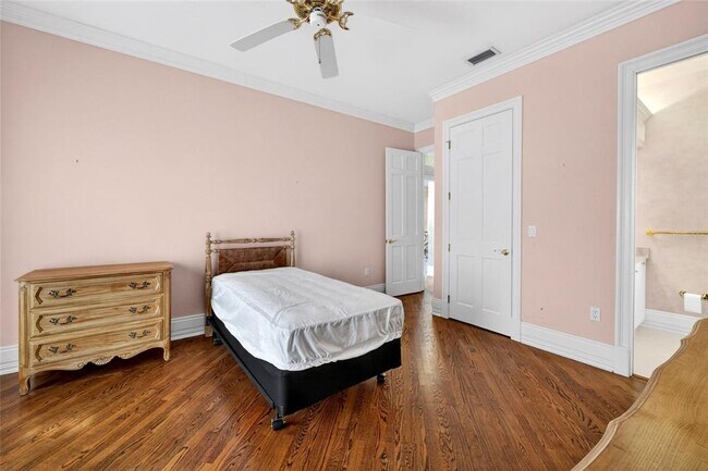 Building Photo - 115 18th St