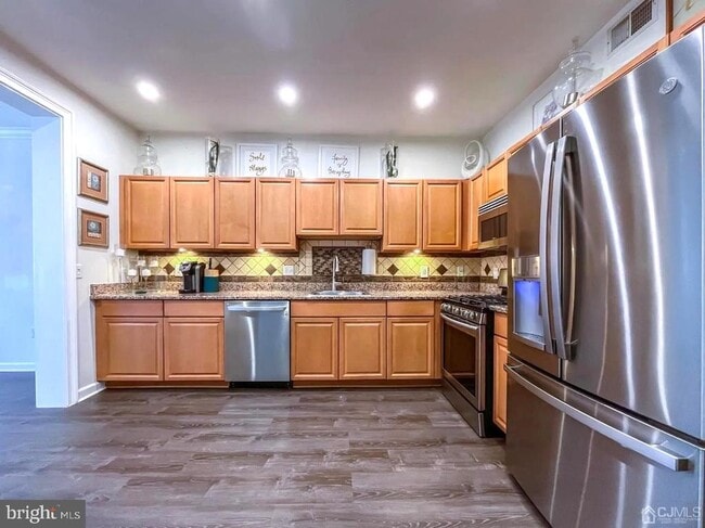 Primary Photo - 100 Forest Dr