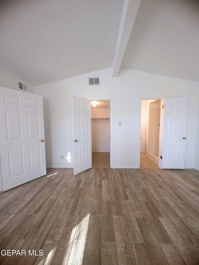 Building Photo - 5804 Pickerel Dr