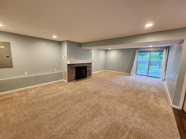 Building Photo - 13894 US-30