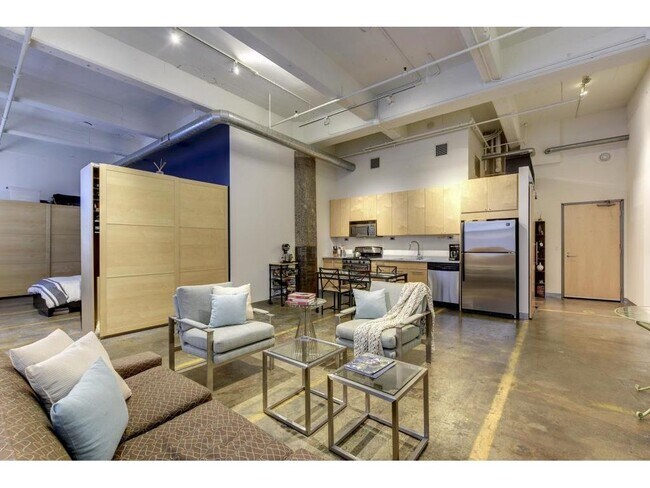 Building Photo - 700 N Washington Ave