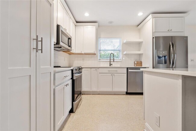 Building Photo - 12902 Forest Hills Dr