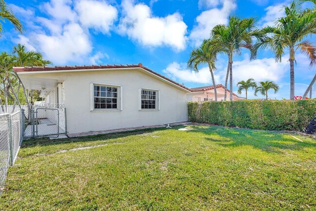 Building Photo - 2400 SW 103rd Ct