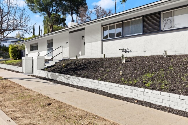 Building Photo - 20335 Oxnard