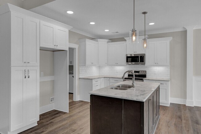 Building Photo - Large Beautiful Townhome in Summerfield NC