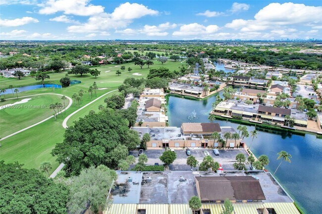 Building Photo - 15547 Braemar Ct