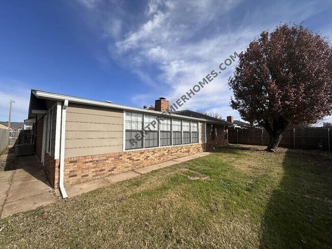 Building Photo - 2632 SW 90th Pl