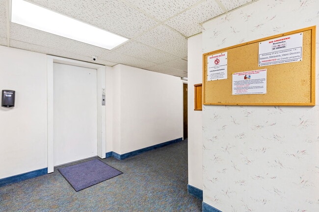 Building Photo - 925 1st Ave N