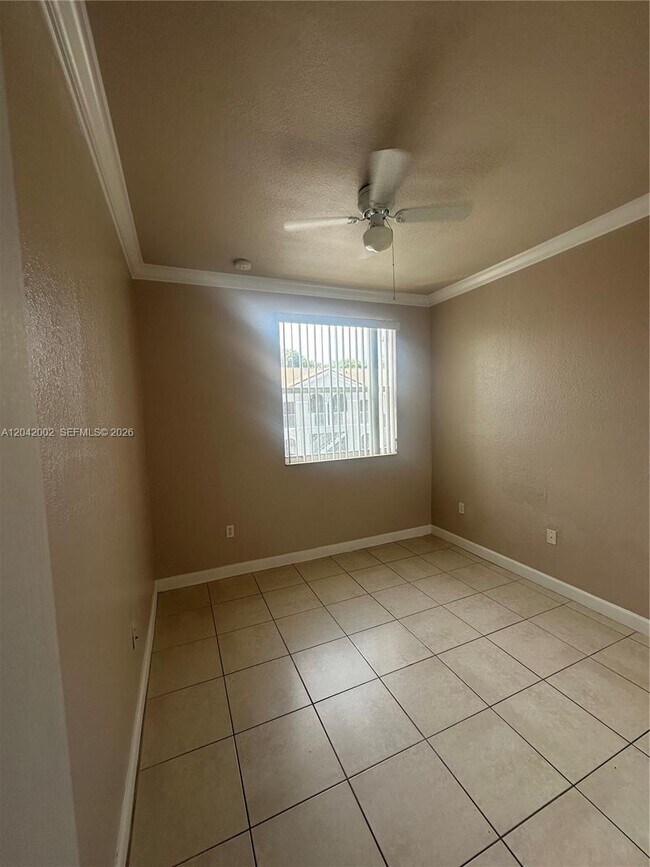 Building Photo - 1656 SE 29th Ct