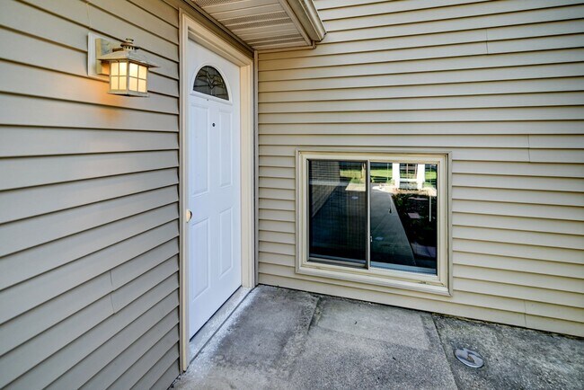 Building Photo - Broadway Drive - Sun Prairie
