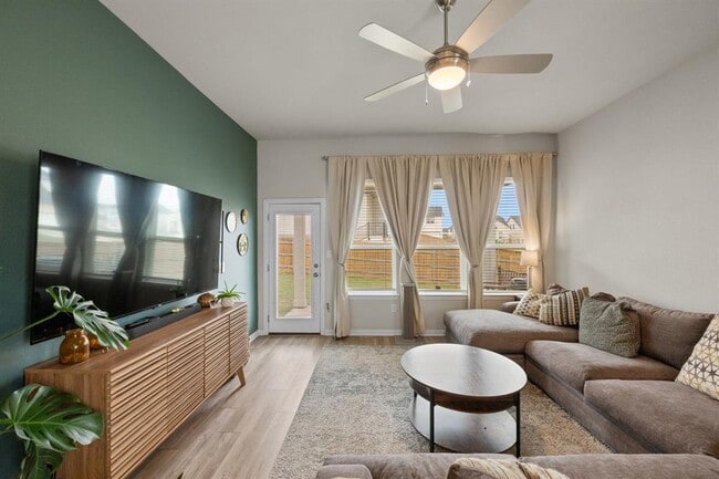 Building Photo - 11800 Seaside Wds Dr