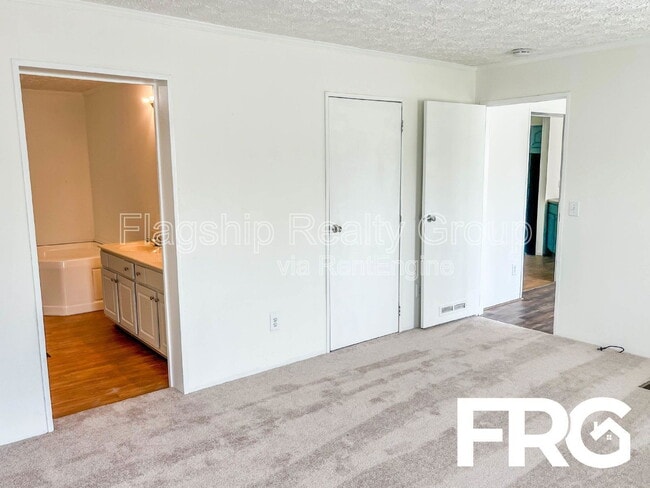 Building Photo - 5961 Berkley Dr