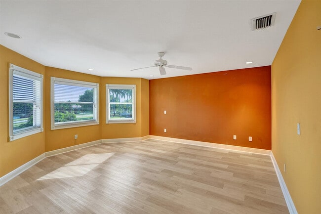 Building Photo - 10902 Tamoron Ln